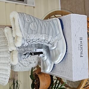 SOREL womens sz 9.5 silver Disney ll Tofino snow boots